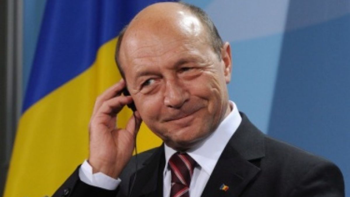 Бъсеску за Рогозин: Дворцов шут!