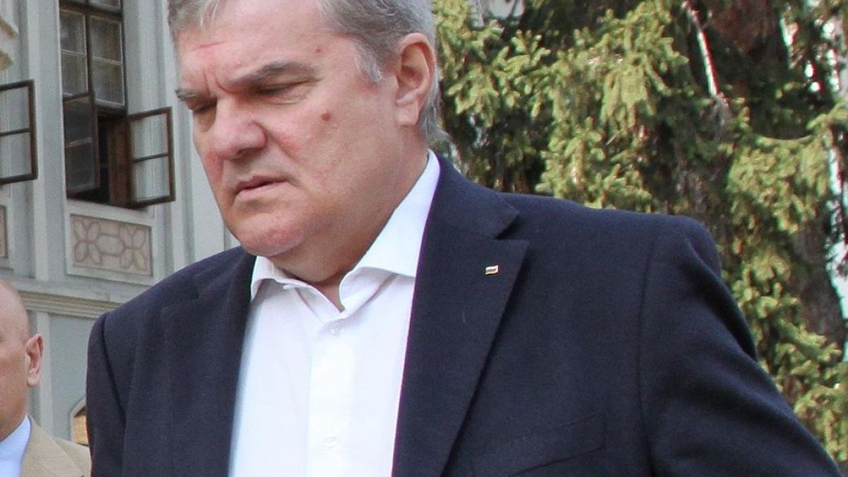 Pyмен Петков разпитван в СДВР половин час днес 