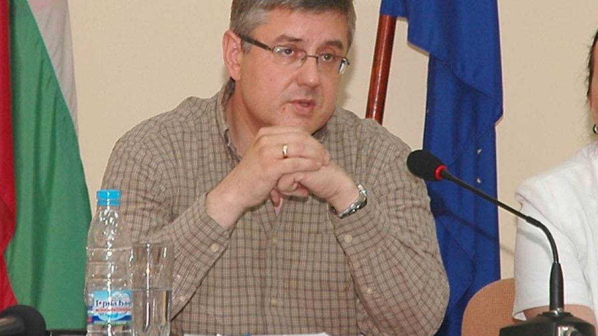 Футболен турнир в памет на инж. Димчо Михалевски тече в доспатското село Змейца