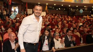 Бареков пое грижата на зарязано от държавата дете