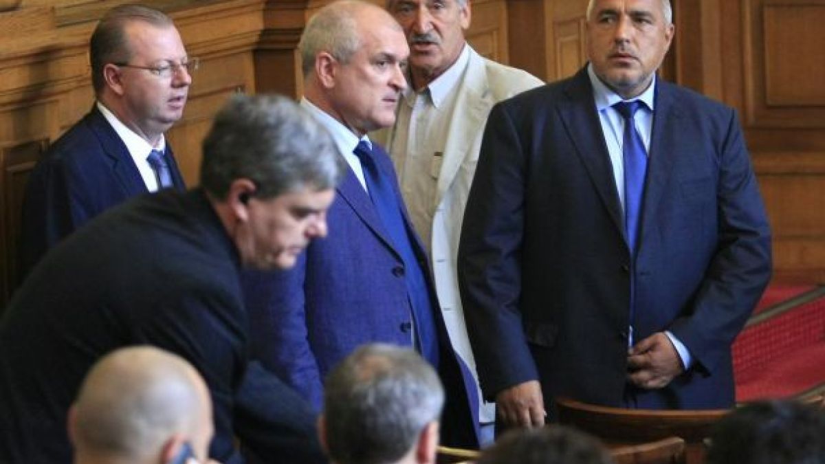 Точно в 10 часа: Парламентът се събира извънредно за вота на ГЕРБ