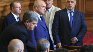 Точно в 10 часа: Парламентът се събира извънредно за вота на ГЕРБ
