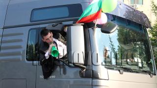 Абитуриент от Хасково пристигна на бала с ТИР