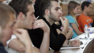 По две места за всеки кандидат-студент