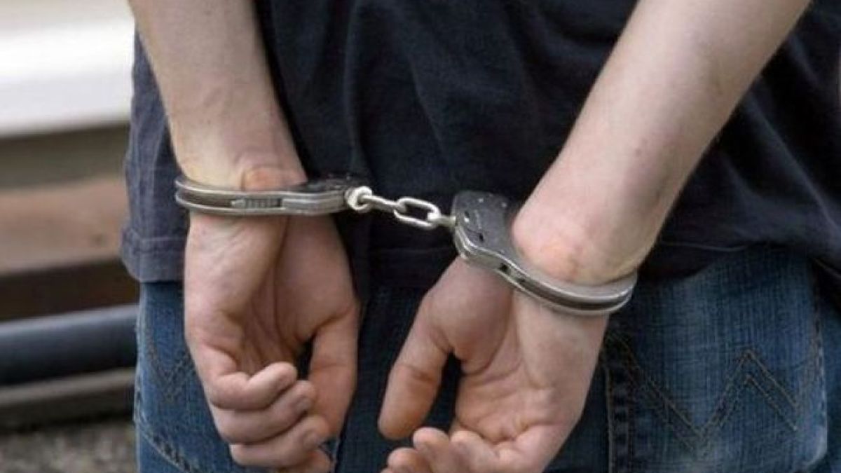 Първо в БЛИЦ: Младеж наръга жена на пазара "Димитър Петков" 