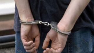 Първо в БЛИЦ: Младеж наръга жена на пазара "Димитър Петков" 
