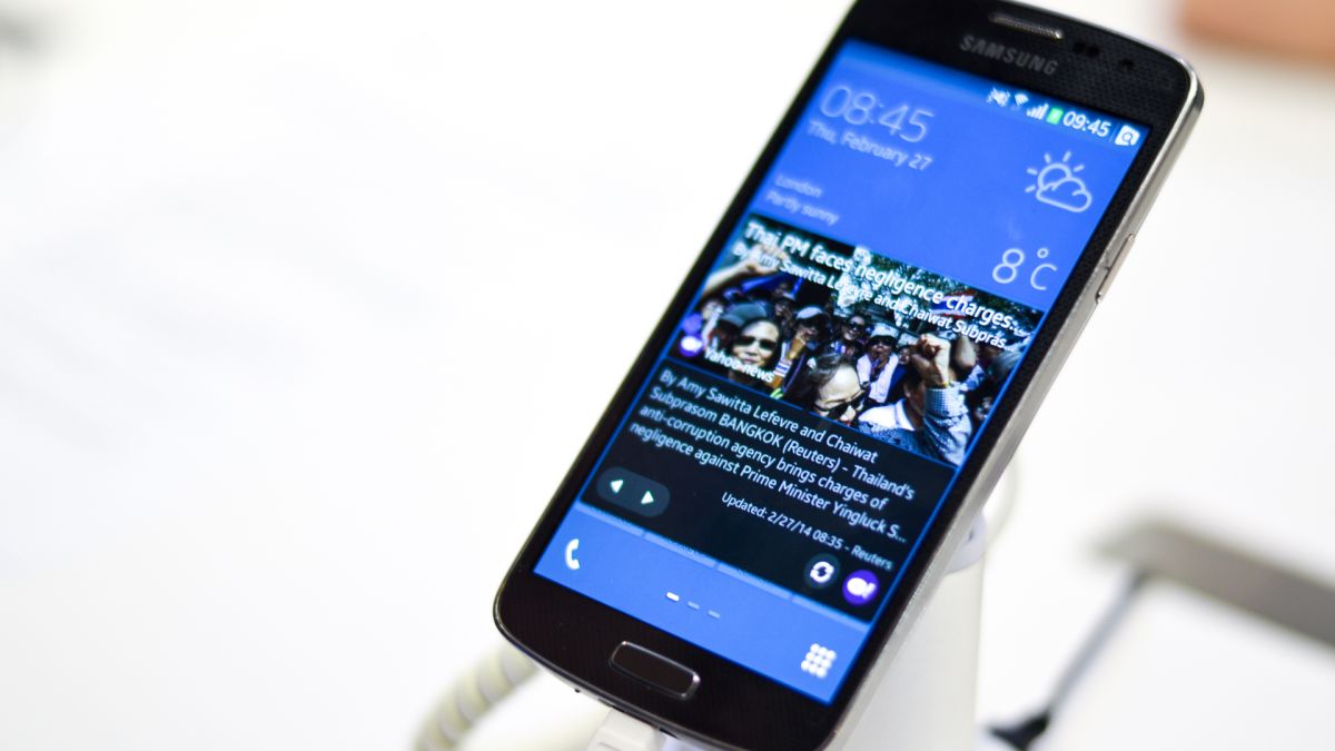 Samsung пусна Tizen смартфон