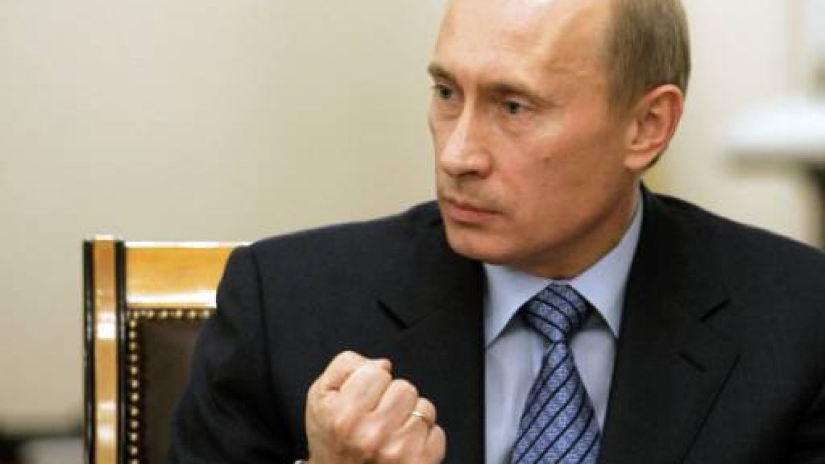 Путин: САЩ размахаха една епруветка с прах за пране и обесиха Саддам!