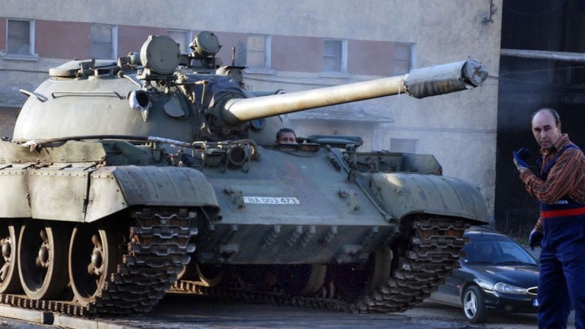 Гасят пожари с танкове в Харманлийско
