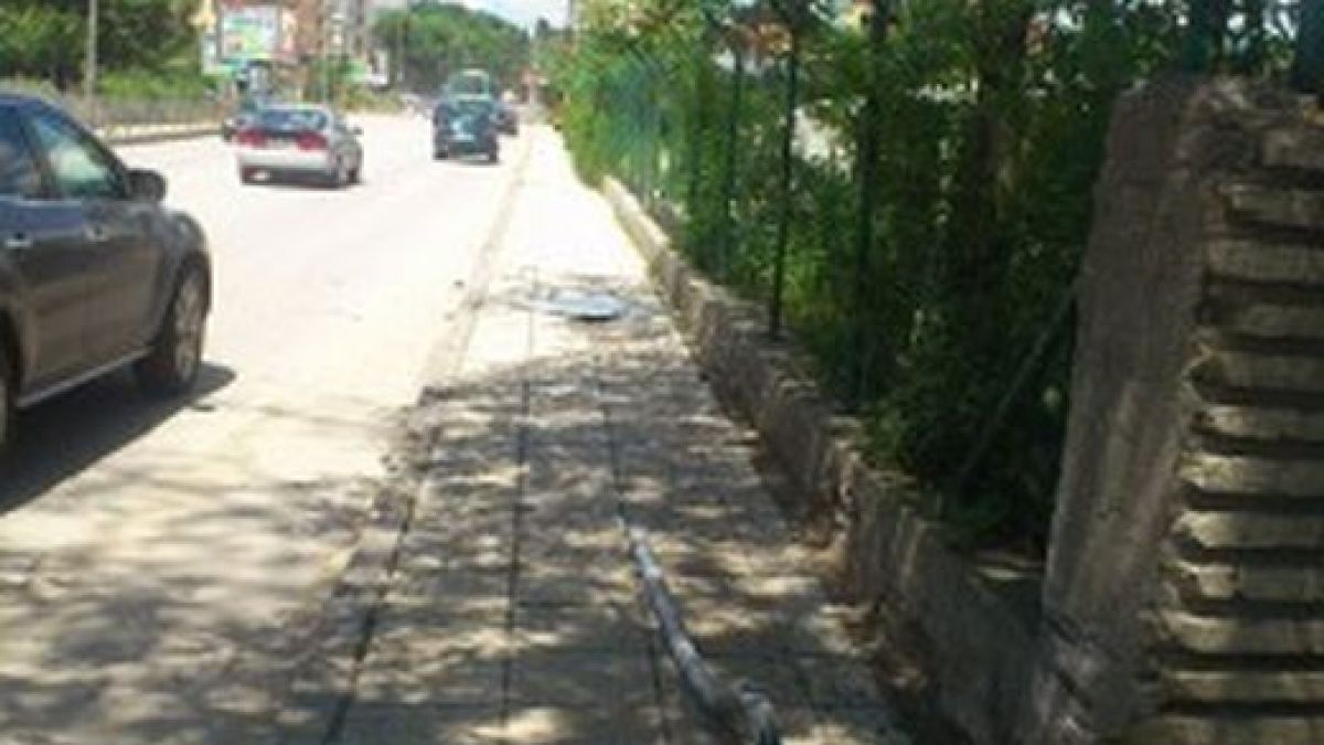 "Ауди" помете човек до стадион във Варна и избяга
