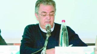 Италиански свещеник върти сексрекет на имигранти