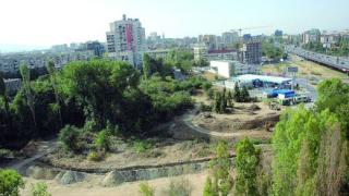 Голи и наркомани окупираха парка край Мусагеница