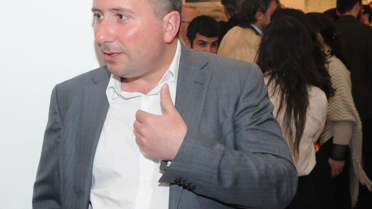 Ексклузивно в БЛИЦ! Прокопиев засечен в централата на ДСБ в центъра на София! Скандалният бос на "Капитал" напътства новия проект "0"?