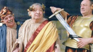 Пред в. "ШОУ" великият Антон Радичев направи разтърсващи признания за хората, които изгуби, панелните блокове и кражбите