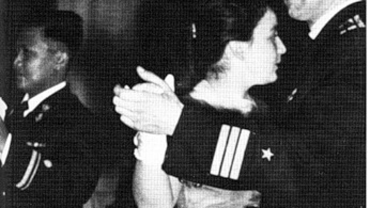 7.7.1959 г.: Командирът на съветски ескадрен миноносец Артамонов бяга в САЩ
