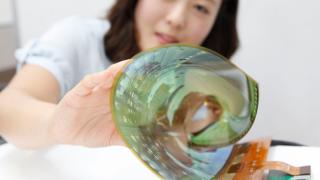 LG създадоха уникален 18" гъвкав OLED дисплей