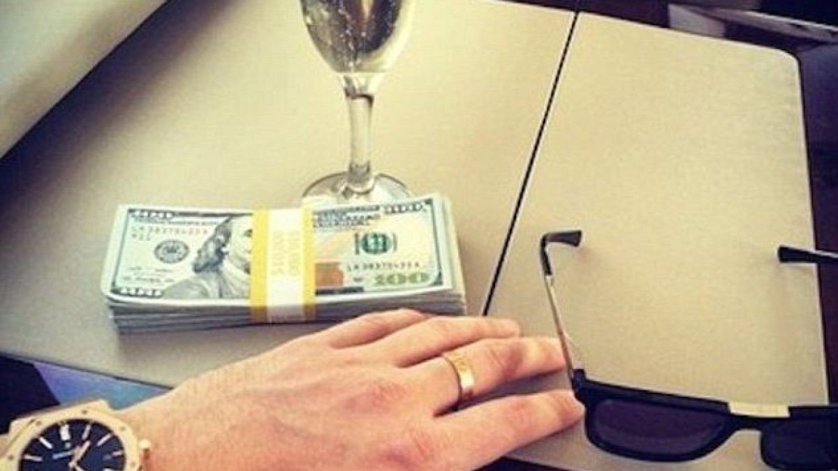 Вижте как разглезените деца на супер богаташите прекарват лятото (СНИМКИ)