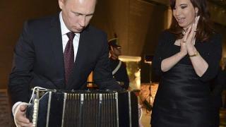"Правда": Русия изтласква САЩ от Латинска Америка  