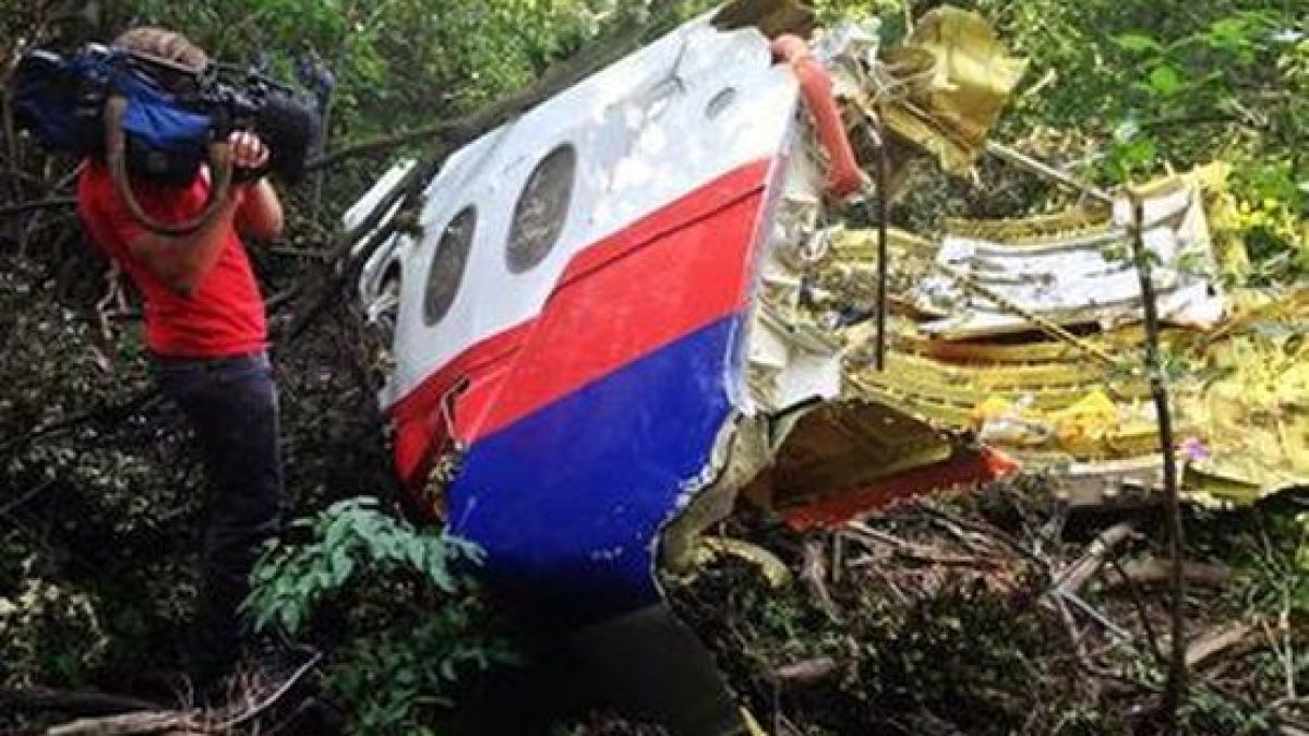 Откриха зловеща отломка с още трупове от сваления "Боинг 777"! 