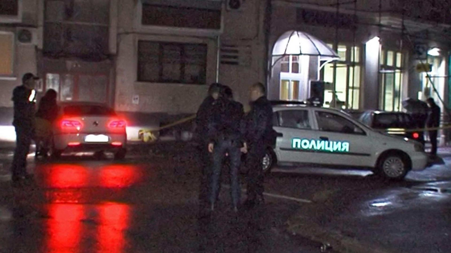 Извънредно и първо в БЛИЦ: В центъра на София е страшно! Пред ВМА почерня от полицаи