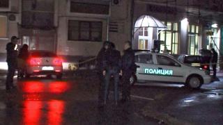 Извънредно и първо в БЛИЦ: В центъра на София е страшно! Пред ВМА почерня от полицаи