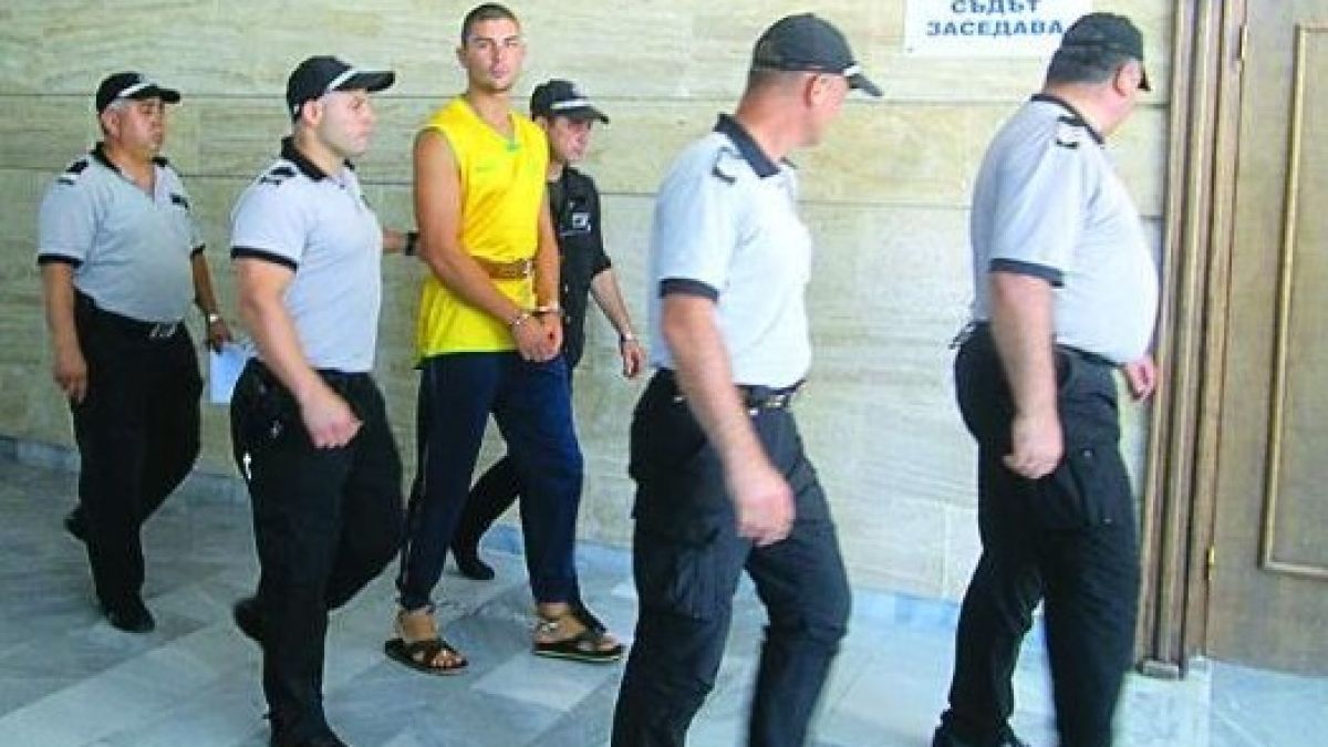 Анаболи или амфети накараха Димитър да убие баща си и да нокаутира майка си в болницата?