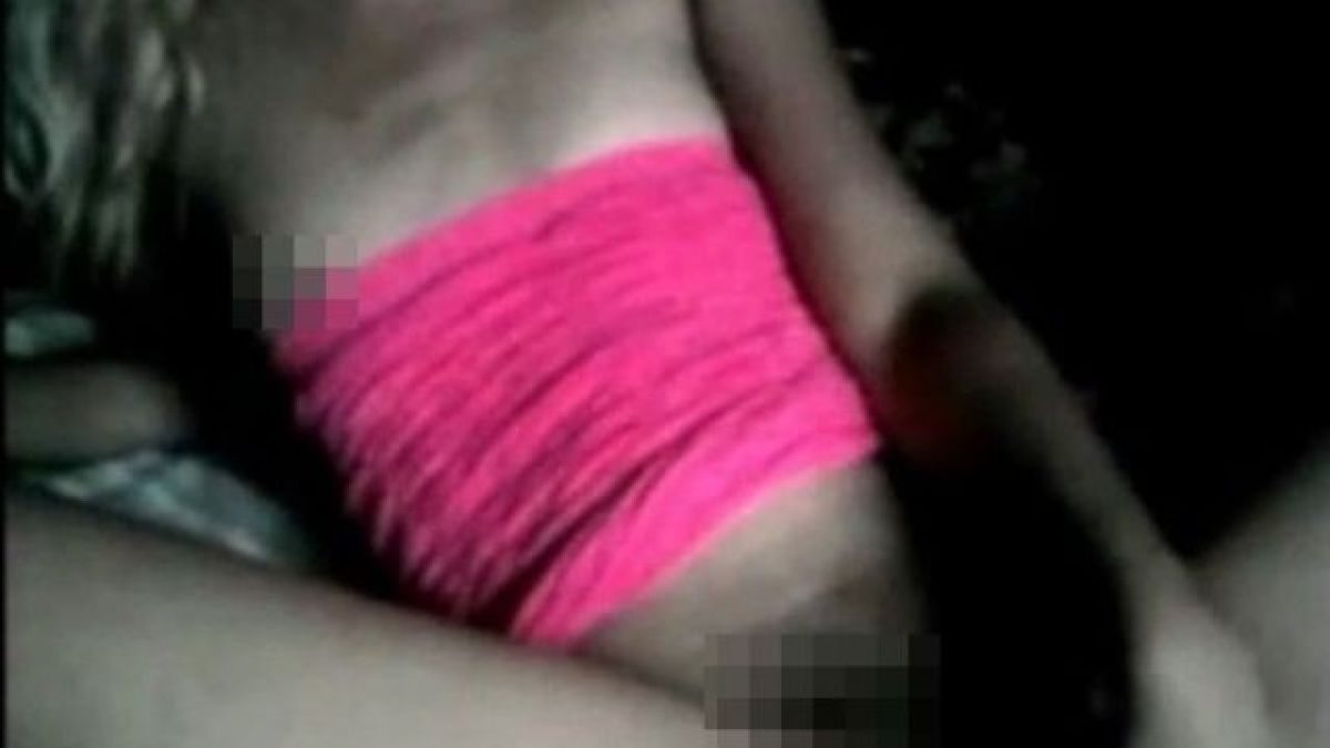 Ето го скандалното порно на Фейсбук звездата Атанаска! (18+)