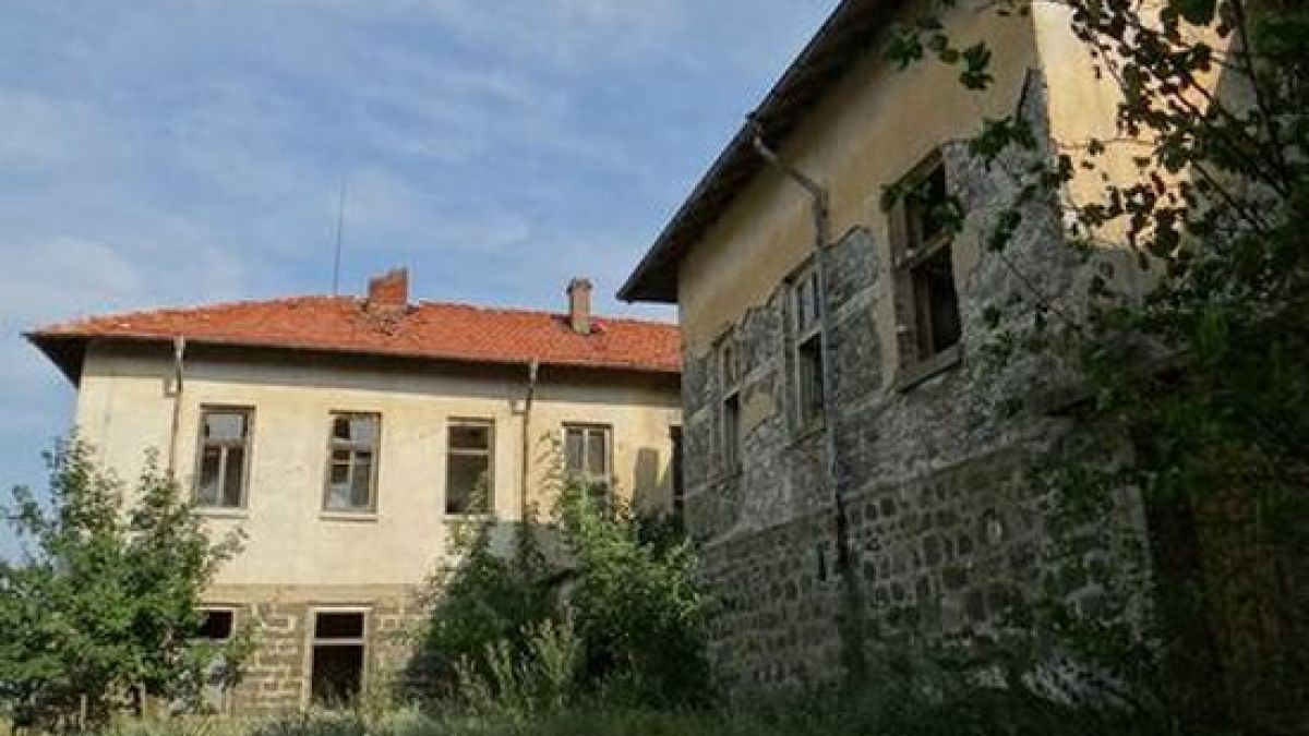 Брат и сестра от Германия искат да правят университет в карнобатско село