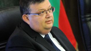 Цацаров пита ВКС как се реабилитират пандизчии