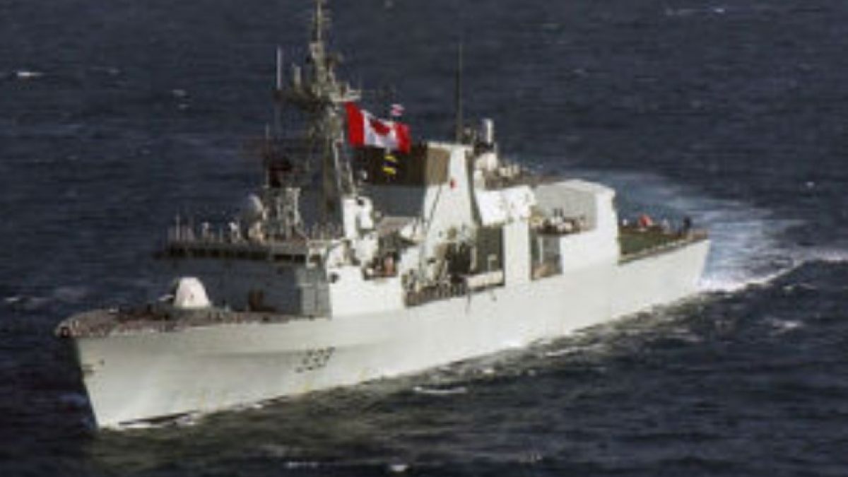 Нов екшън със Су-24 и натовски кораб в Черно море