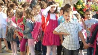 Училища събират незаконно пари от родители