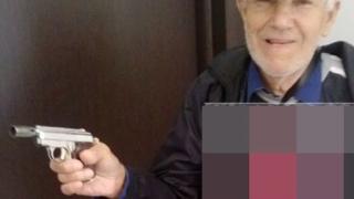 74-годишен Рамбо плаши крадла: Ще те гръмна, Маро, върни ми телефона!