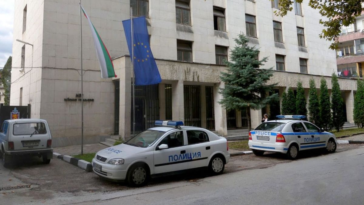 Млад мъж издъхна в районното в Троян 