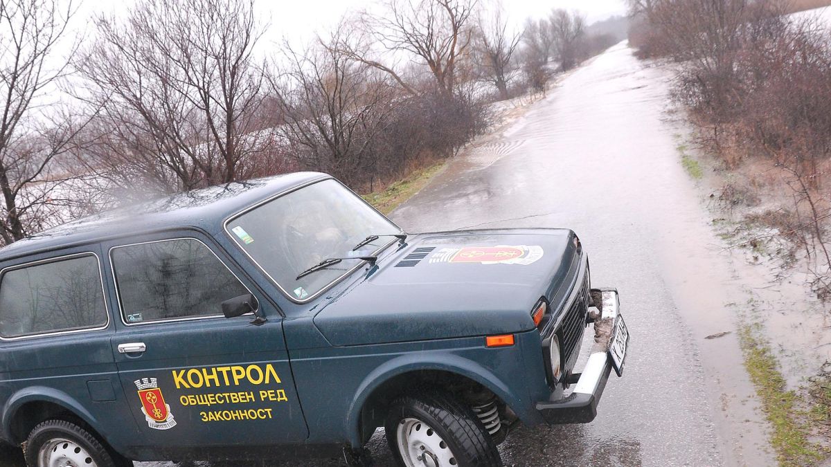 Отводняват магистрала "Тракия" заради прелял канал
