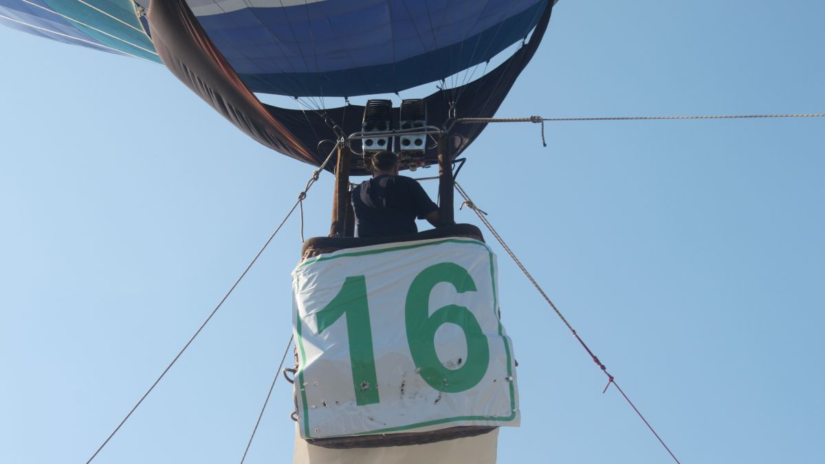 Посрещнаха с балон №16 Николай Цонев във Варна 