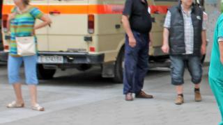Стършел прати продавачка на плодове в реанимация