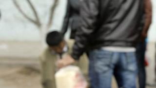 Пребиха мъж заради мобилен телефон