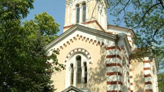 Вдигат бар в двора на Семинарията