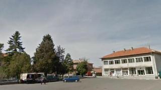 Евангелисти вдигат молитвен дом в двора на детска градина