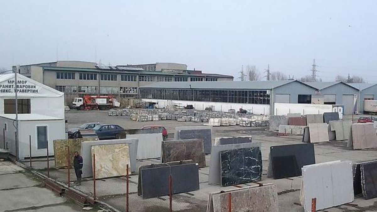 Работник се наряза на ъглошлайф