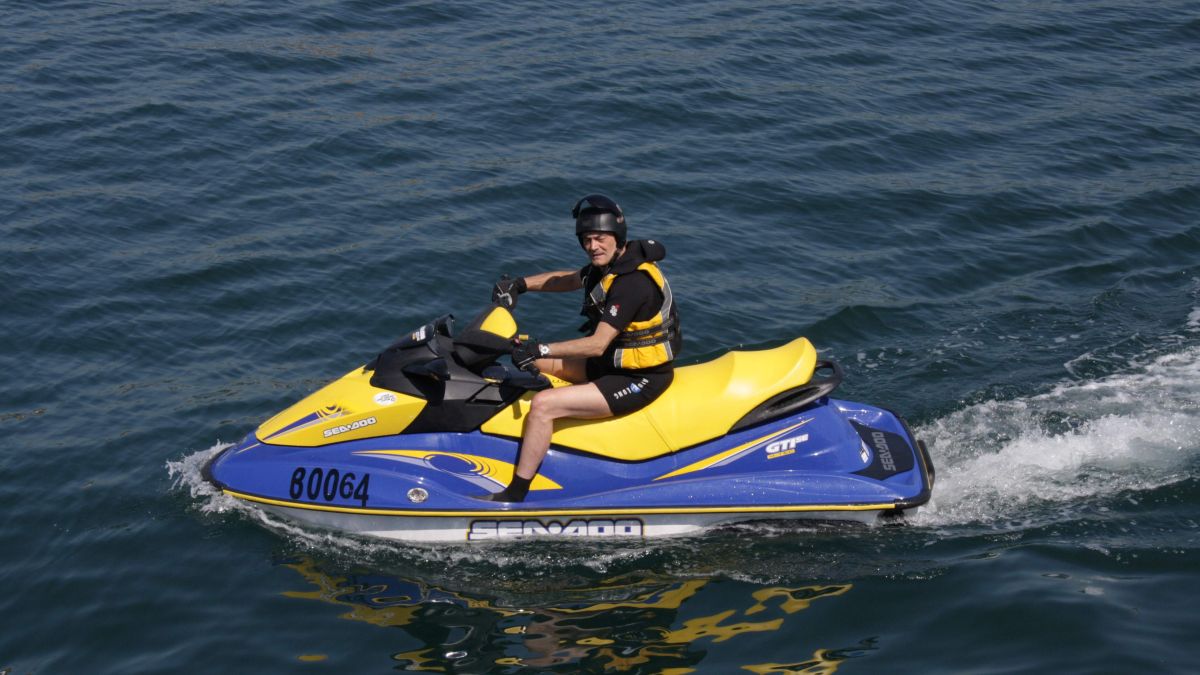 Разбиха незаконна мрежа, прекарвала мигранти с джетове в Испания