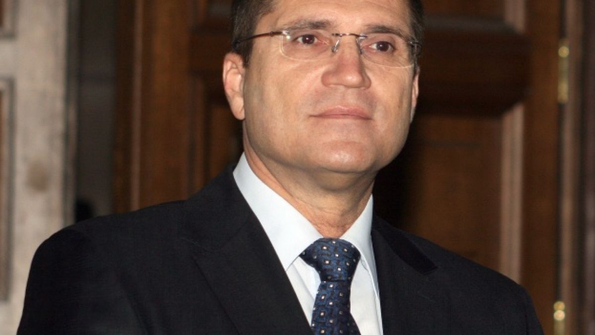 Комитова назначила ексвоенен министър за шеф във ВиК холдинга