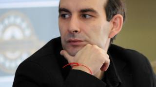 Волгин за възхвалата на служебния кабинет: Само сутиени не са почнали да хвърлят към министрите