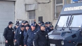 Започна се: Бой между хора на БСП и ГЕРБ пред майки с деца