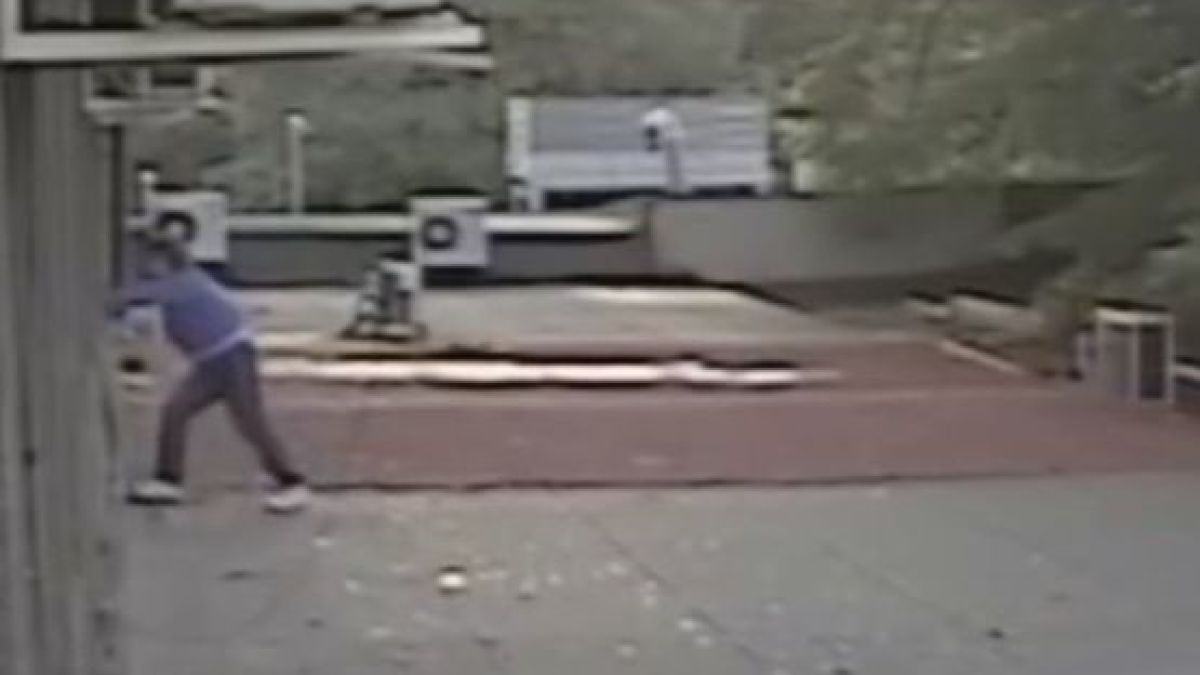 Крадец пи кафе по време на обир в Пловдив (ВИДЕО)