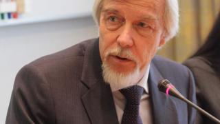 Шефът на ЦЕРН: Уроците по физика трябва да се променят в цяла Европа