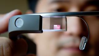 Използващ Google Glass получи пристрастяване