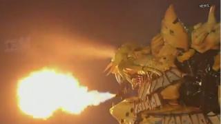 Зрелище: Гигантски паяк и дракон в смъртоносна схватка (ВИДЕО)