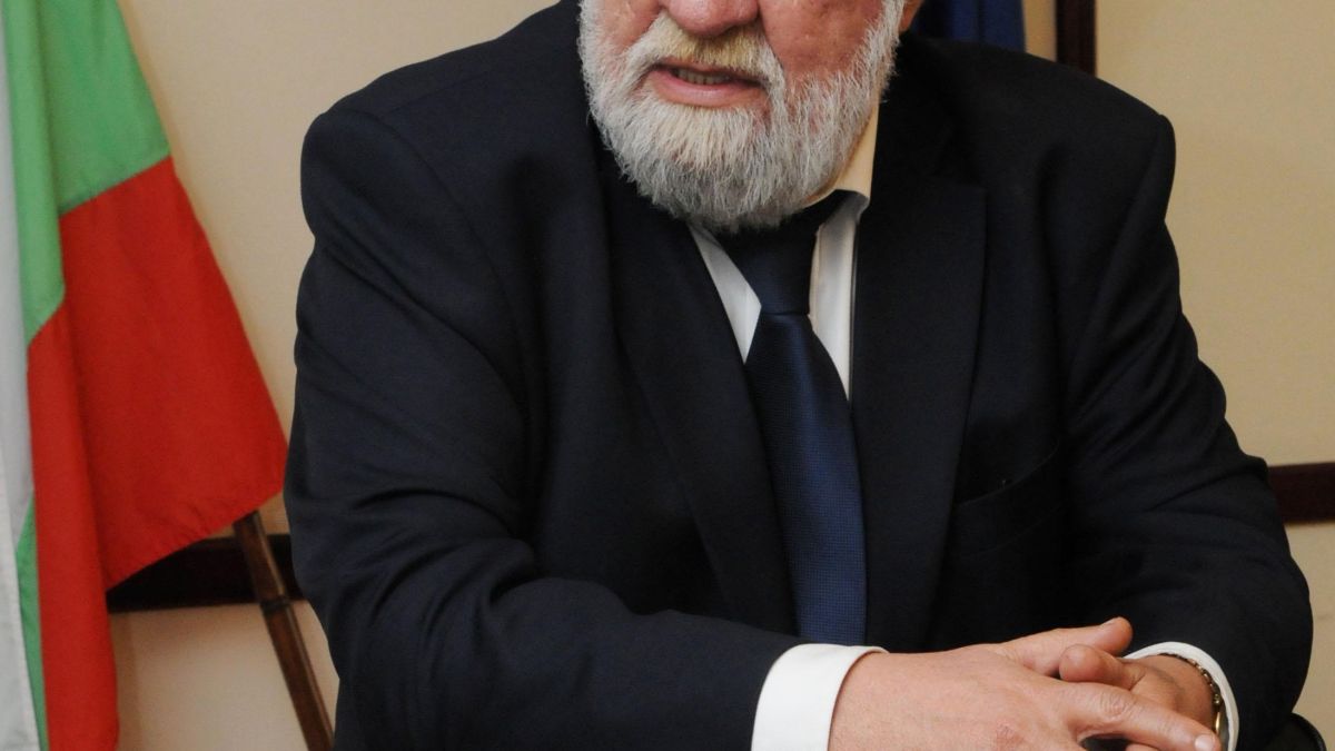 Интелектуалци подкрепят Вежди Рашидов с отворено писмо