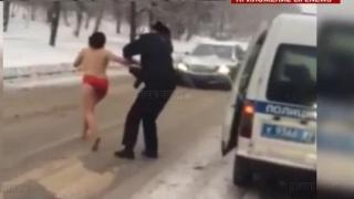 Голо момиче вся паника в Москва 